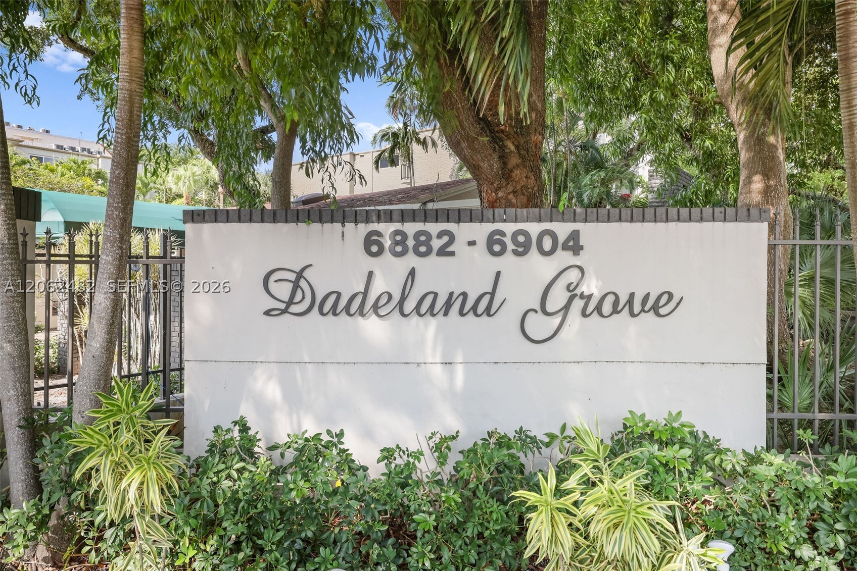 6886 N Kendall Dr #D202, Pinecrest FL 33156