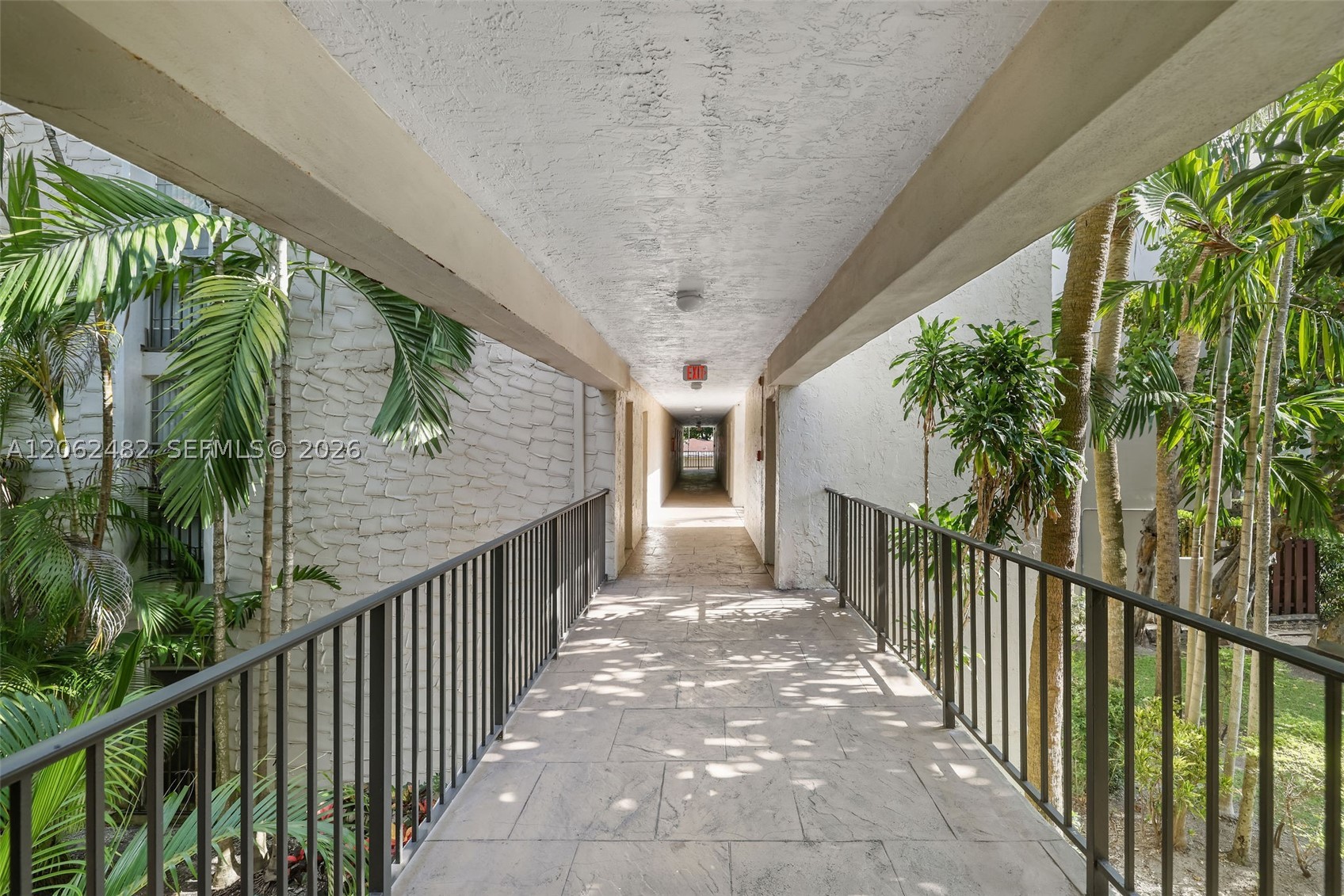 6886 N Kendall Dr #D202, Pinecrest FL 33156