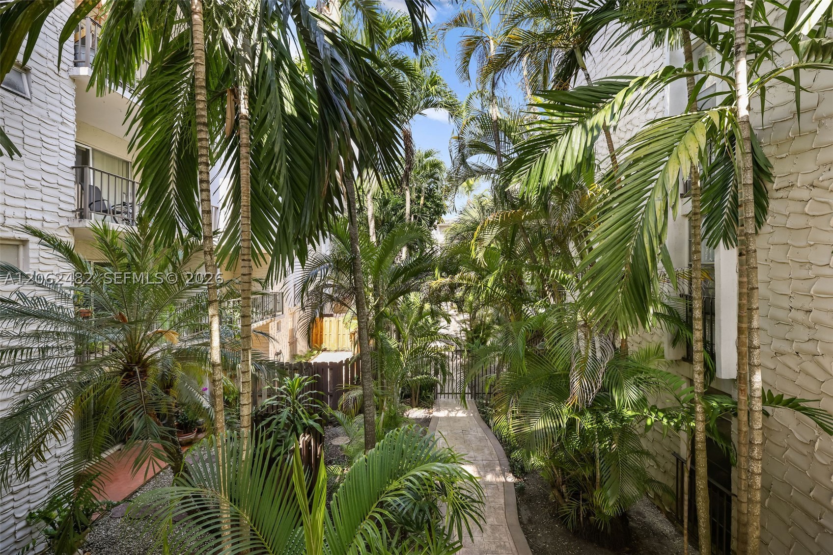6886 N Kendall Dr #D202, Pinecrest FL 33156
