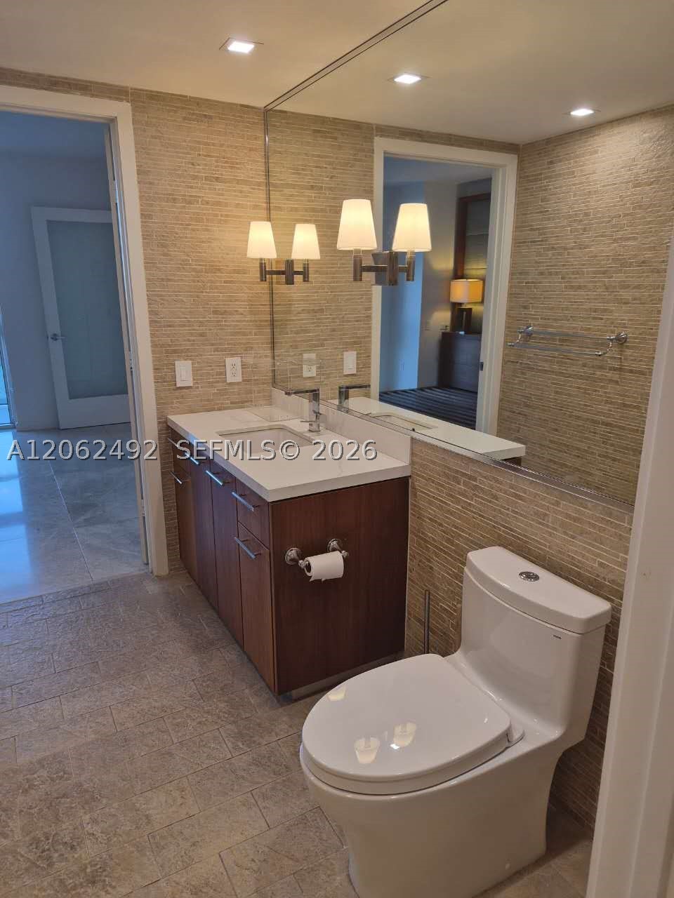 50 Biscayne Blvd #804, Miami FL 33132