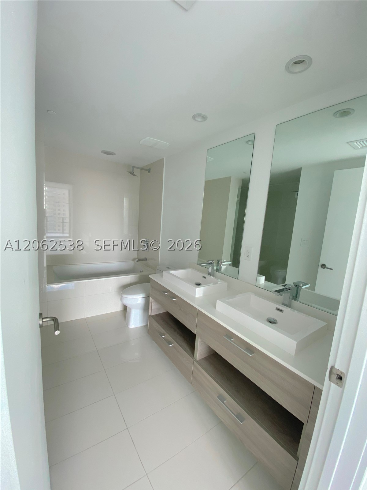 1300 S Miami Ave #2105, Miami FL 33130
