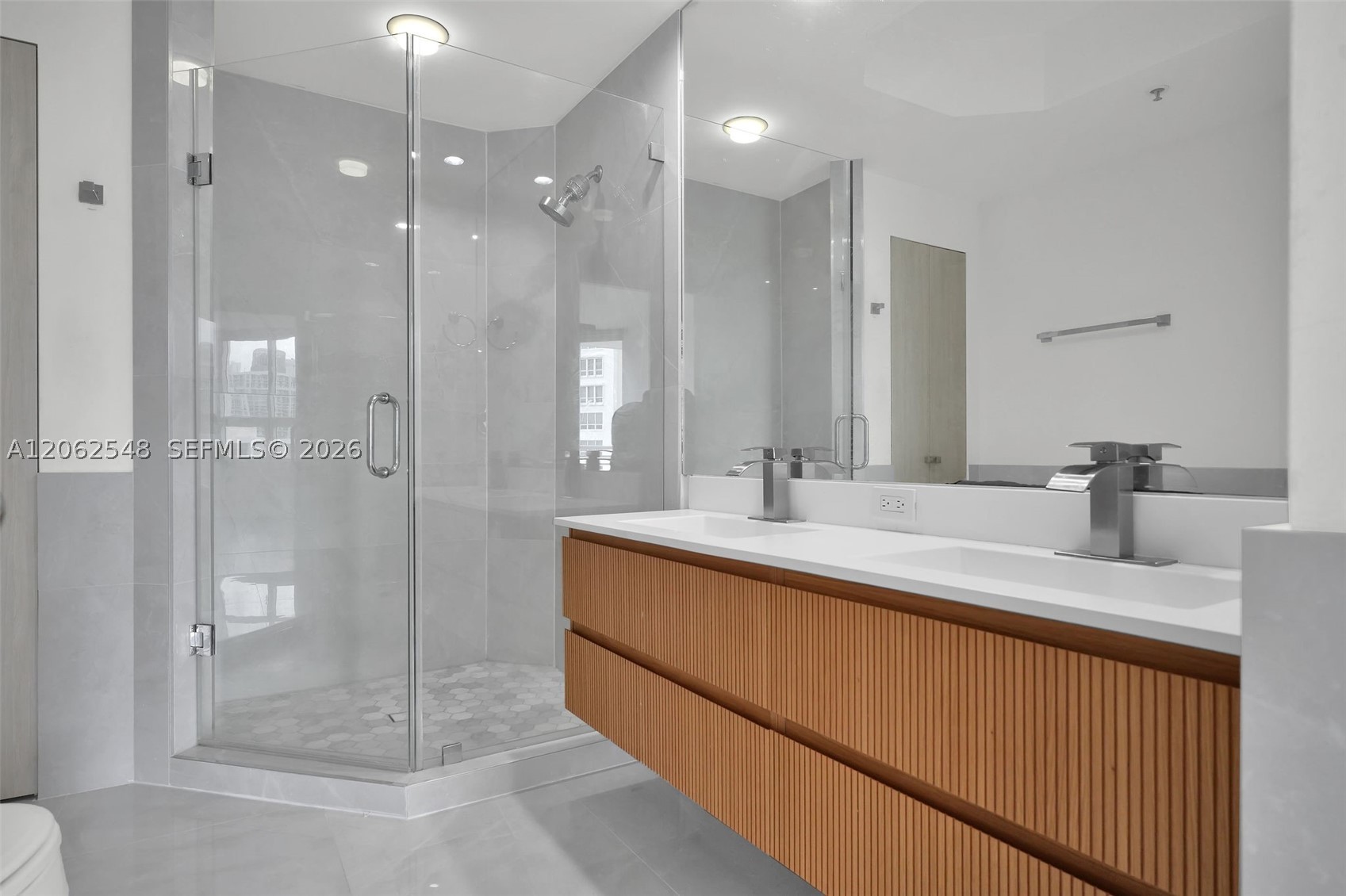 808 Brickell Key Dr #3007, Miami FL 33131