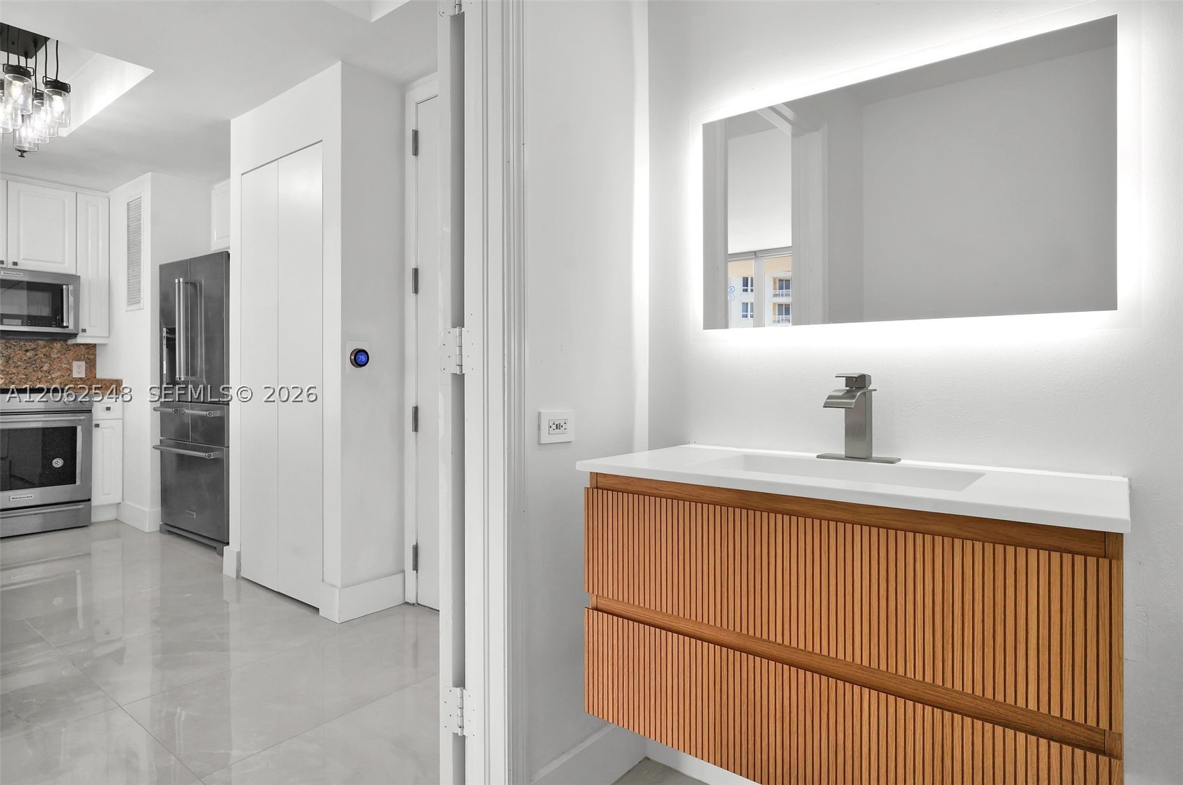 808 Brickell Key Dr #3007, Miami FL 33131