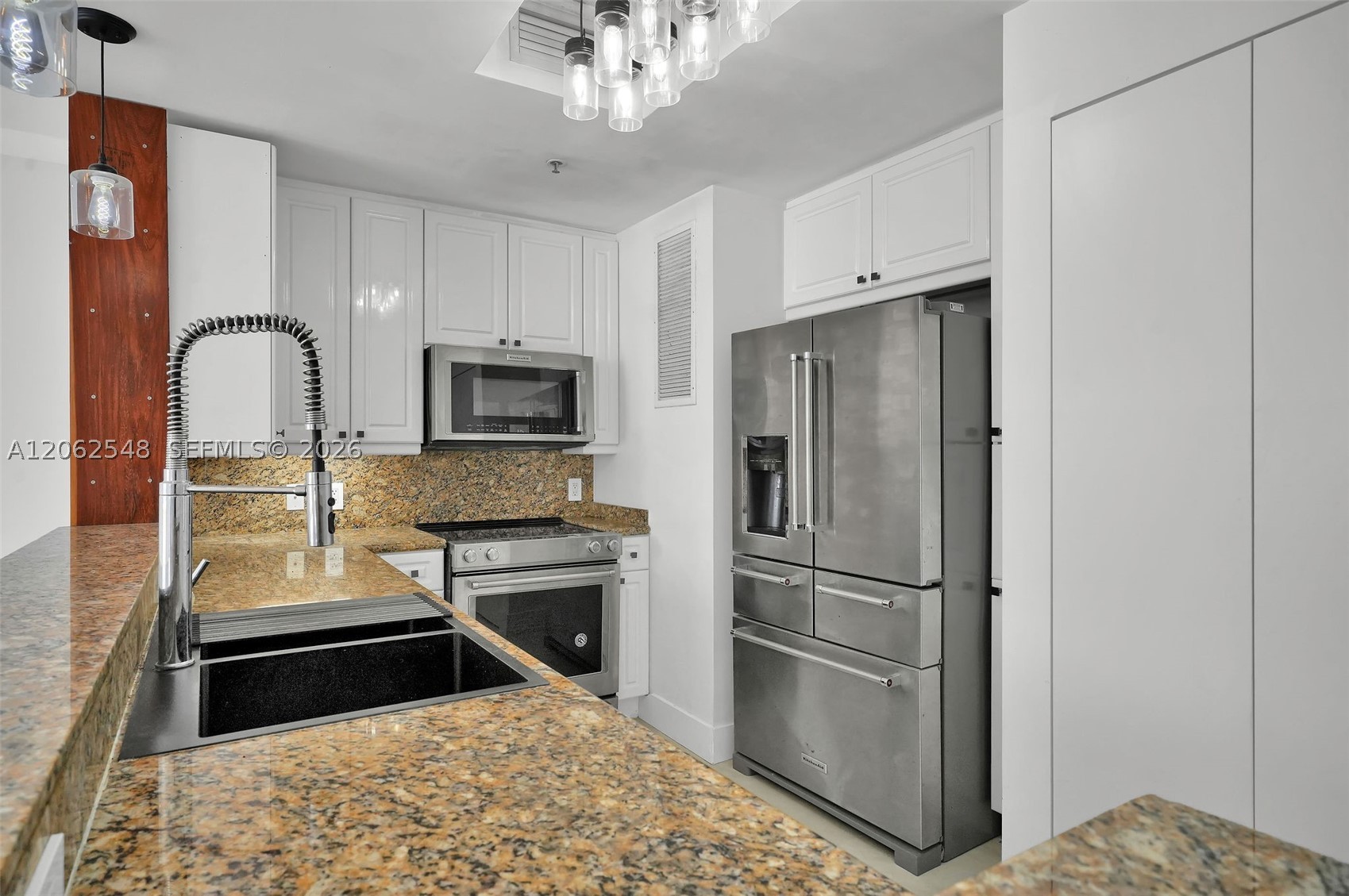 808 Brickell Key Dr #3007, Miami FL 33131