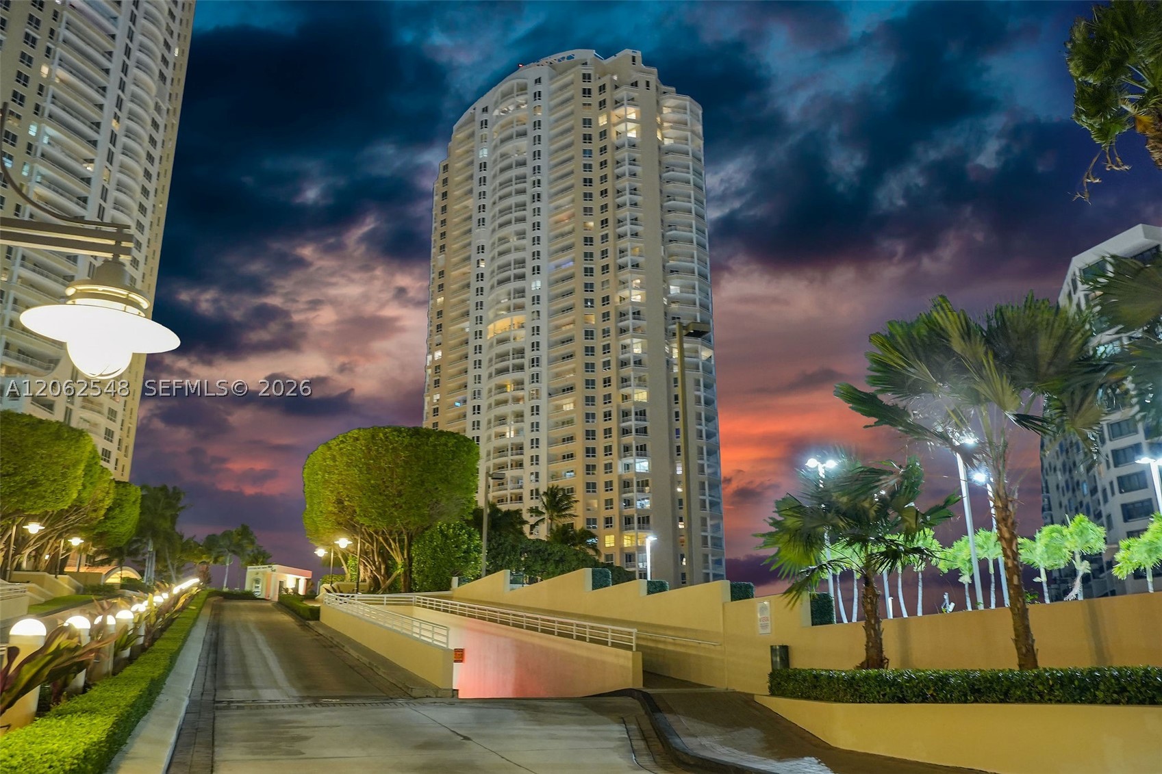 808 Brickell Key Dr #3007, Miami FL 33131