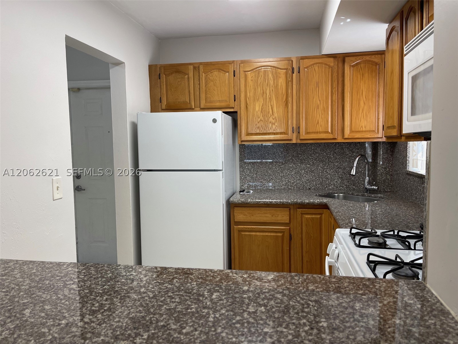 6703 N Kendall Dr #404, Pinecrest FL 33156