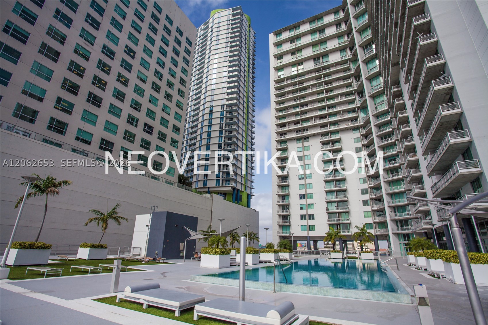 690 SW 1st Ct #PHI20, Miami FL 33130