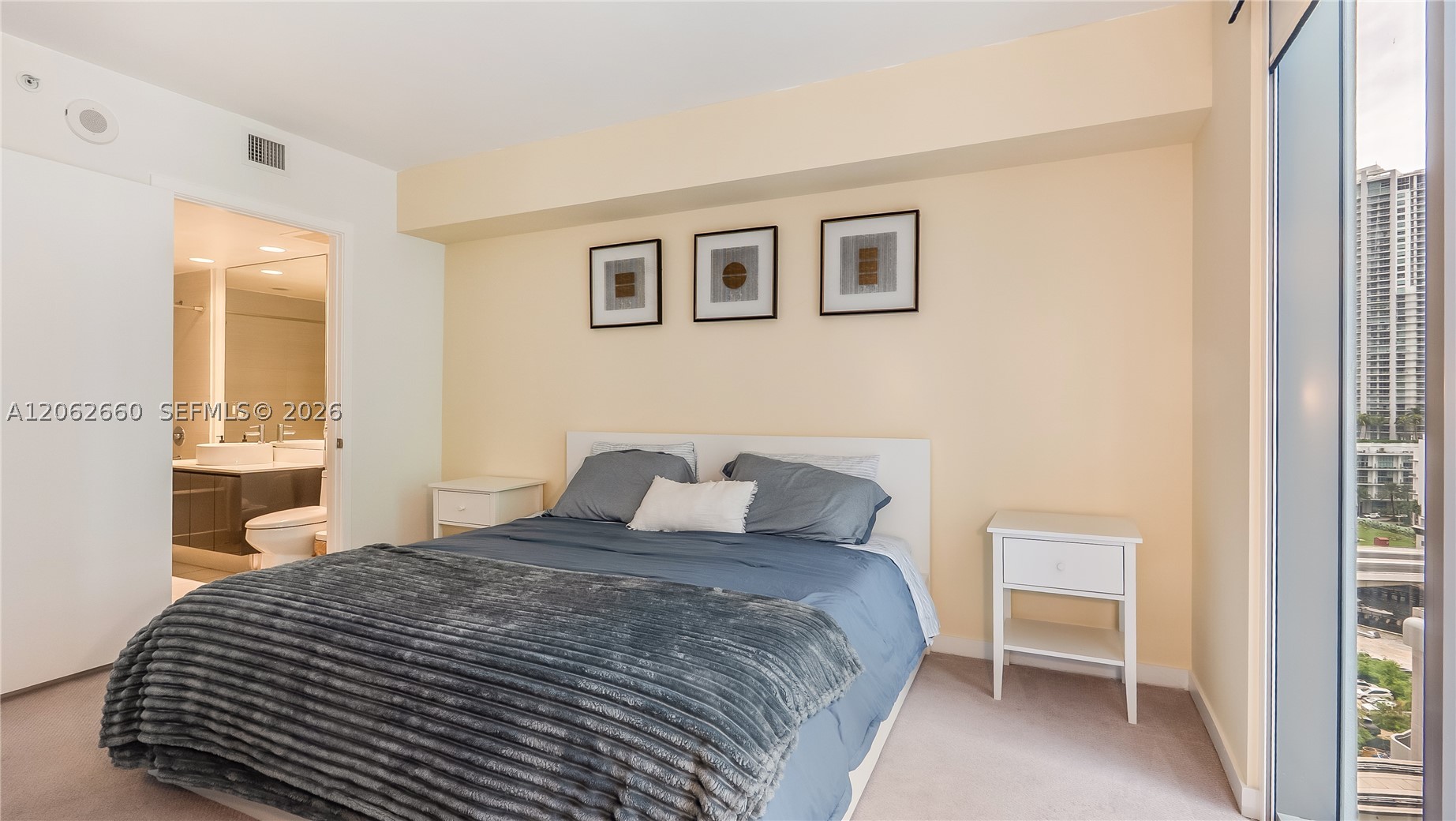 31 SE 6th St #1708, Miami FL 33131