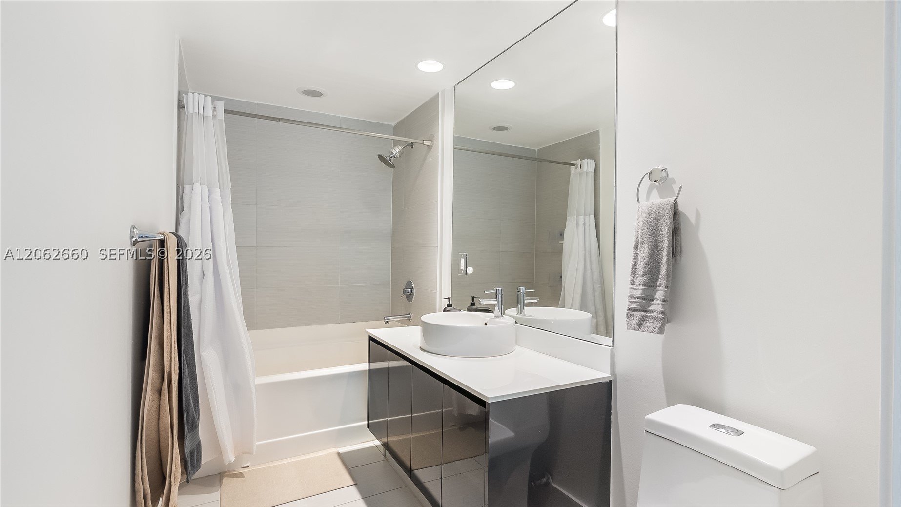 31 SE 6th St #1708, Miami FL 33131