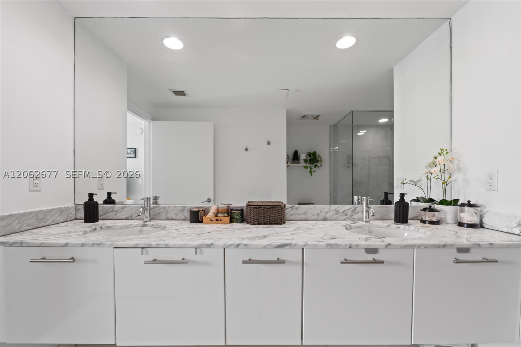 500 Brickell Ave #1405, Miami FL 33131