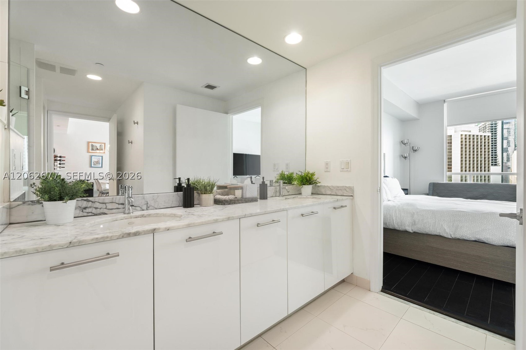 500 Brickell Ave #1405, Miami FL 33131