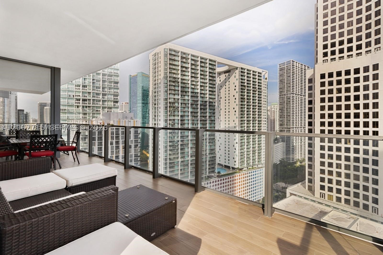 68 SE 6th St #2101, Miami FL 33131