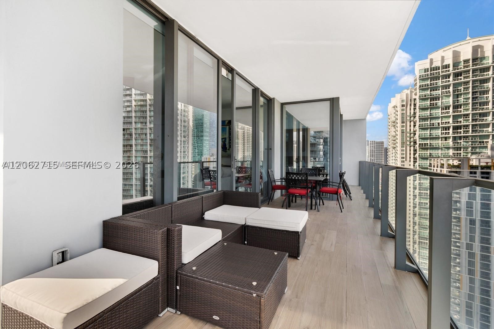 68 SE 6th St #2101, Miami FL 33131
