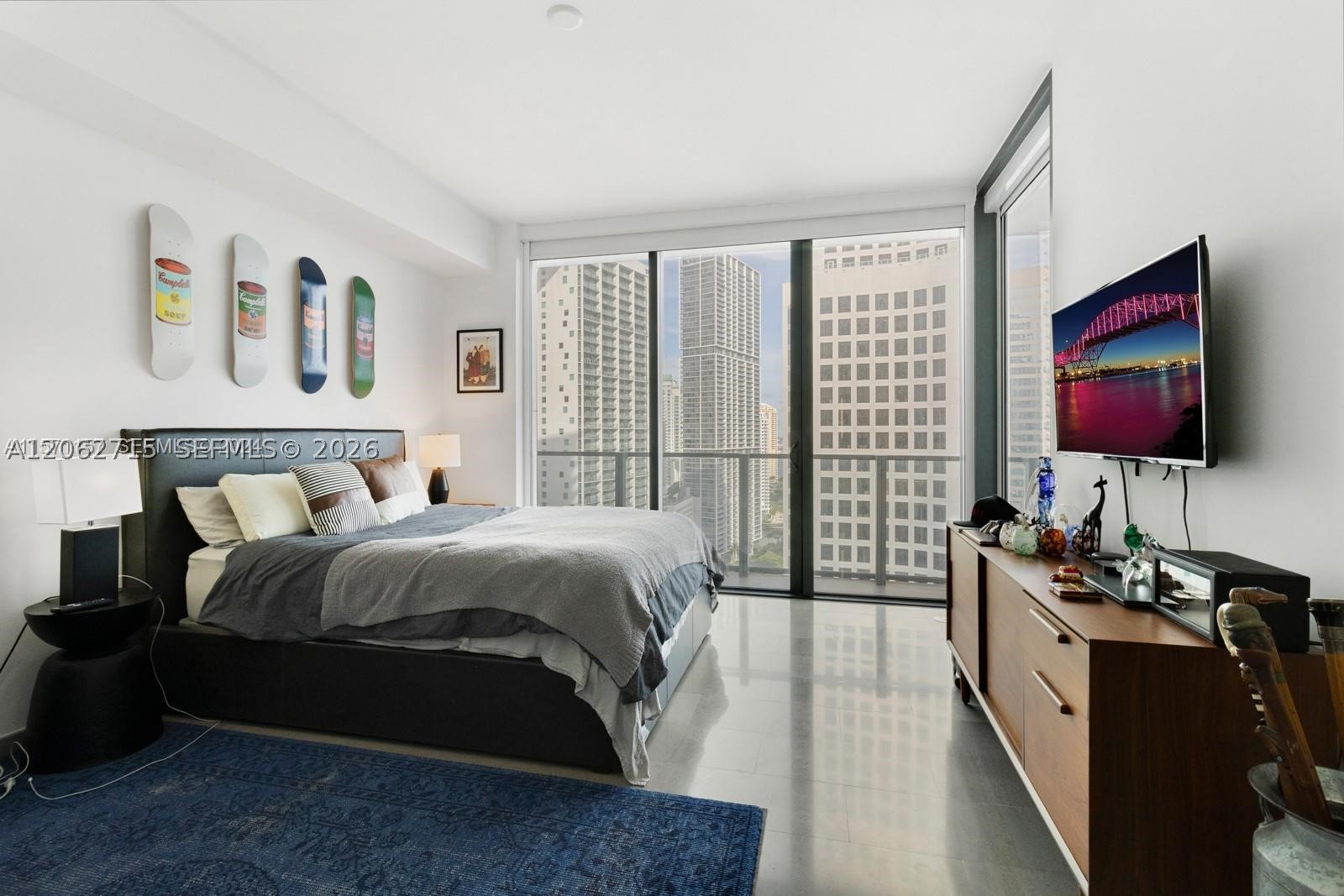 68 SE 6th St #2101, Miami FL 33131