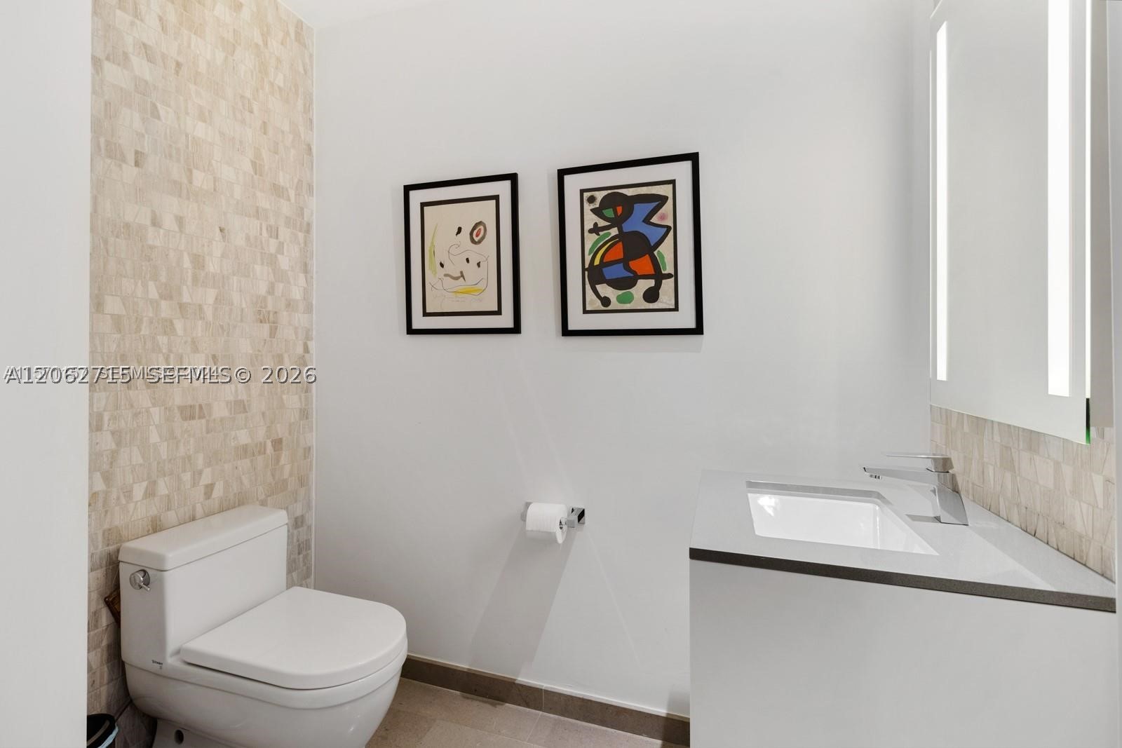 68 SE 6th St #2101, Miami FL 33131