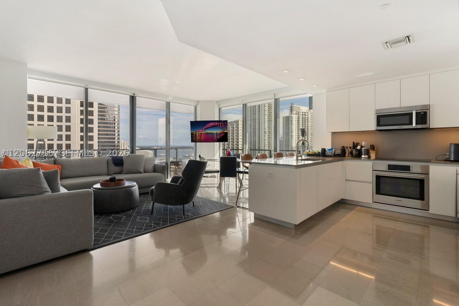 68 SE 6th St #2101, Miami FL 33131