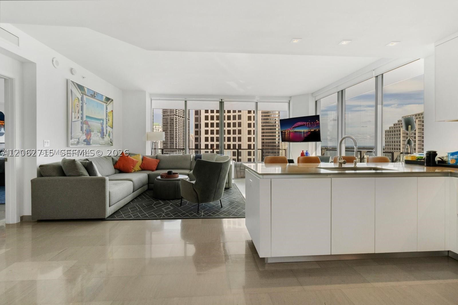 68 SE 6th St #2101, Miami FL 33131