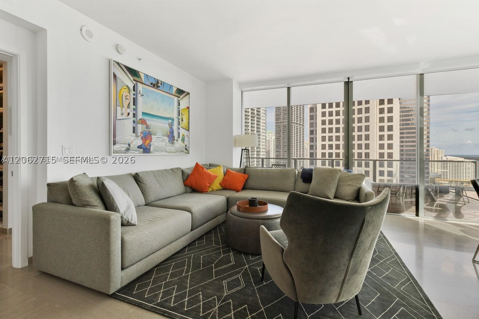68 SE 6th St #2101, Miami FL 33131