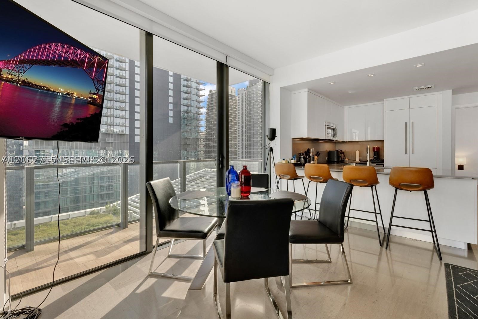 68 SE 6th St #2101, Miami FL 33131