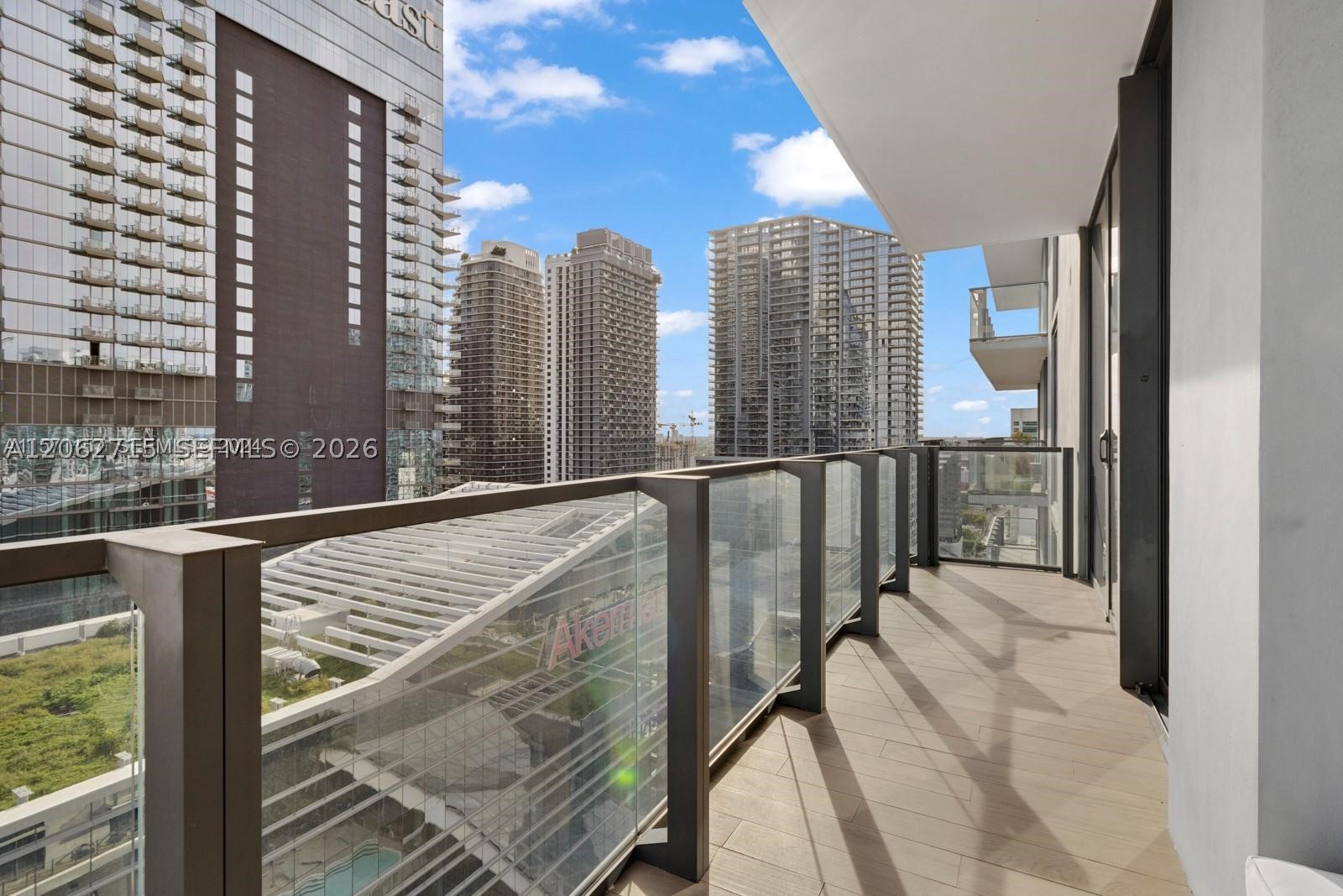 68 SE 6th St #2101, Miami FL 33131