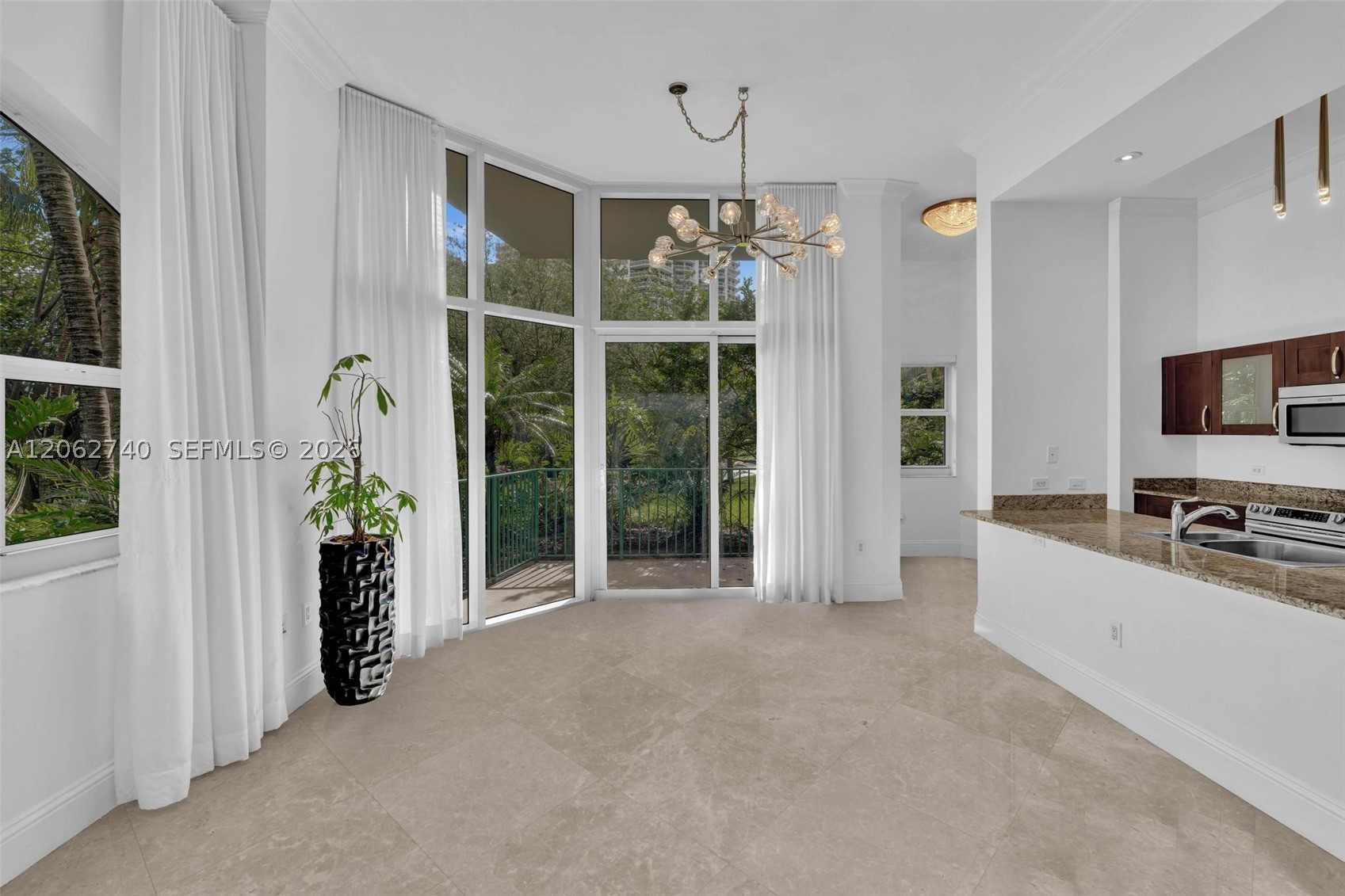 20000 E Country Club Dr #110, Aventura FL 33180