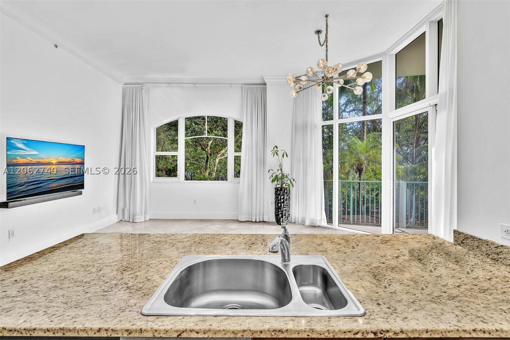 20000 E Country Club Dr #110, Aventura FL 33180