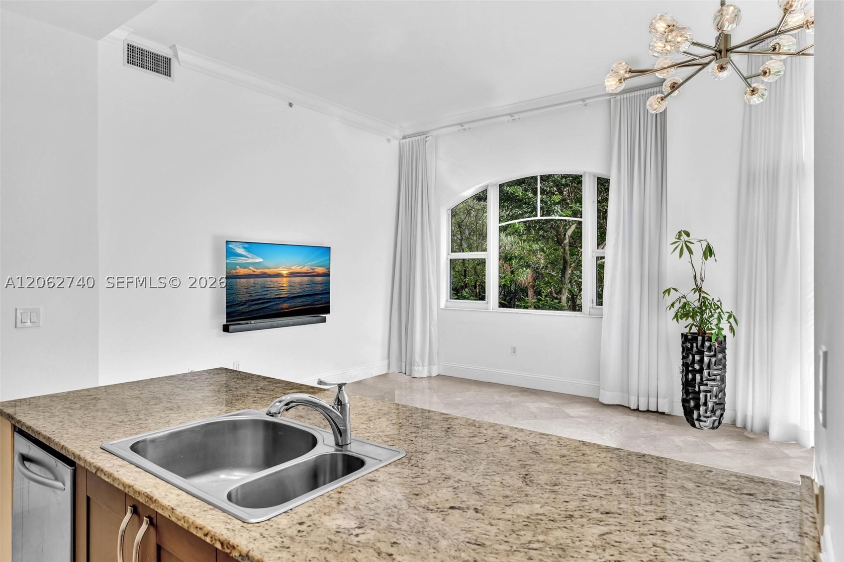 20000 E Country Club Dr #110, Aventura FL 33180