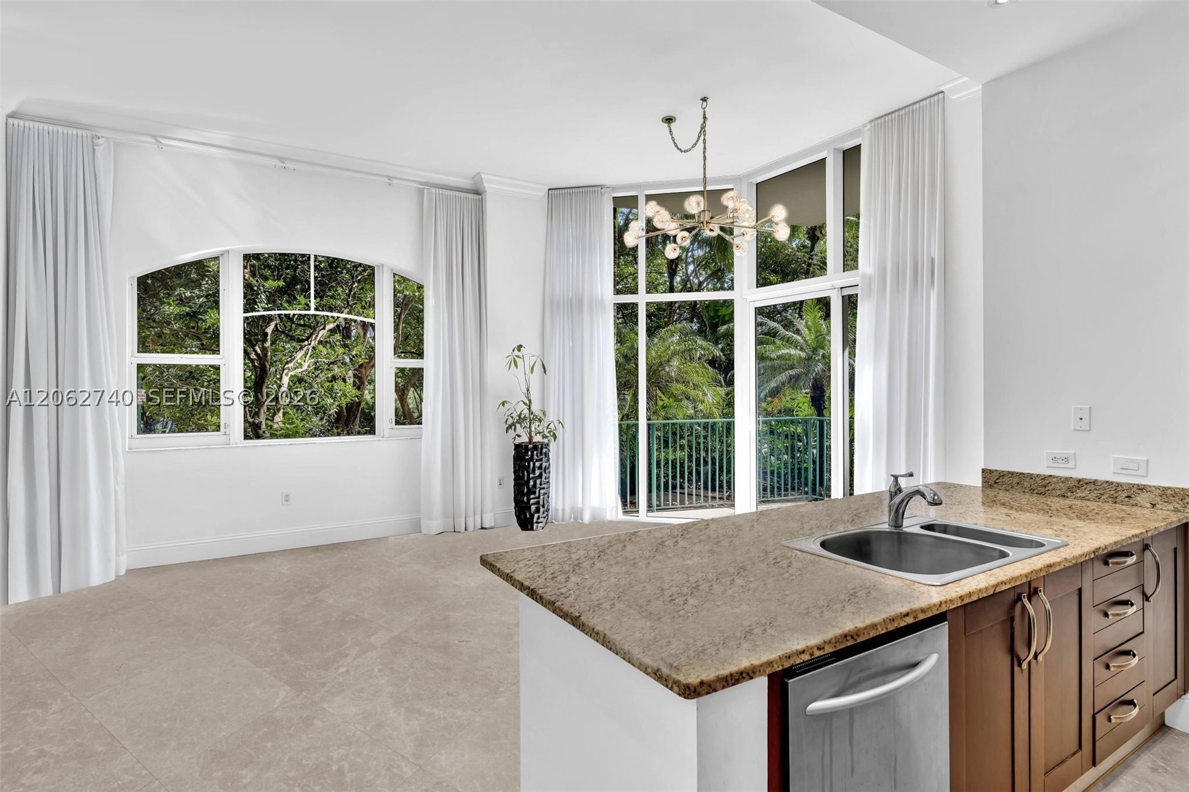 20000 E Country Club Dr #110, Aventura FL 33180