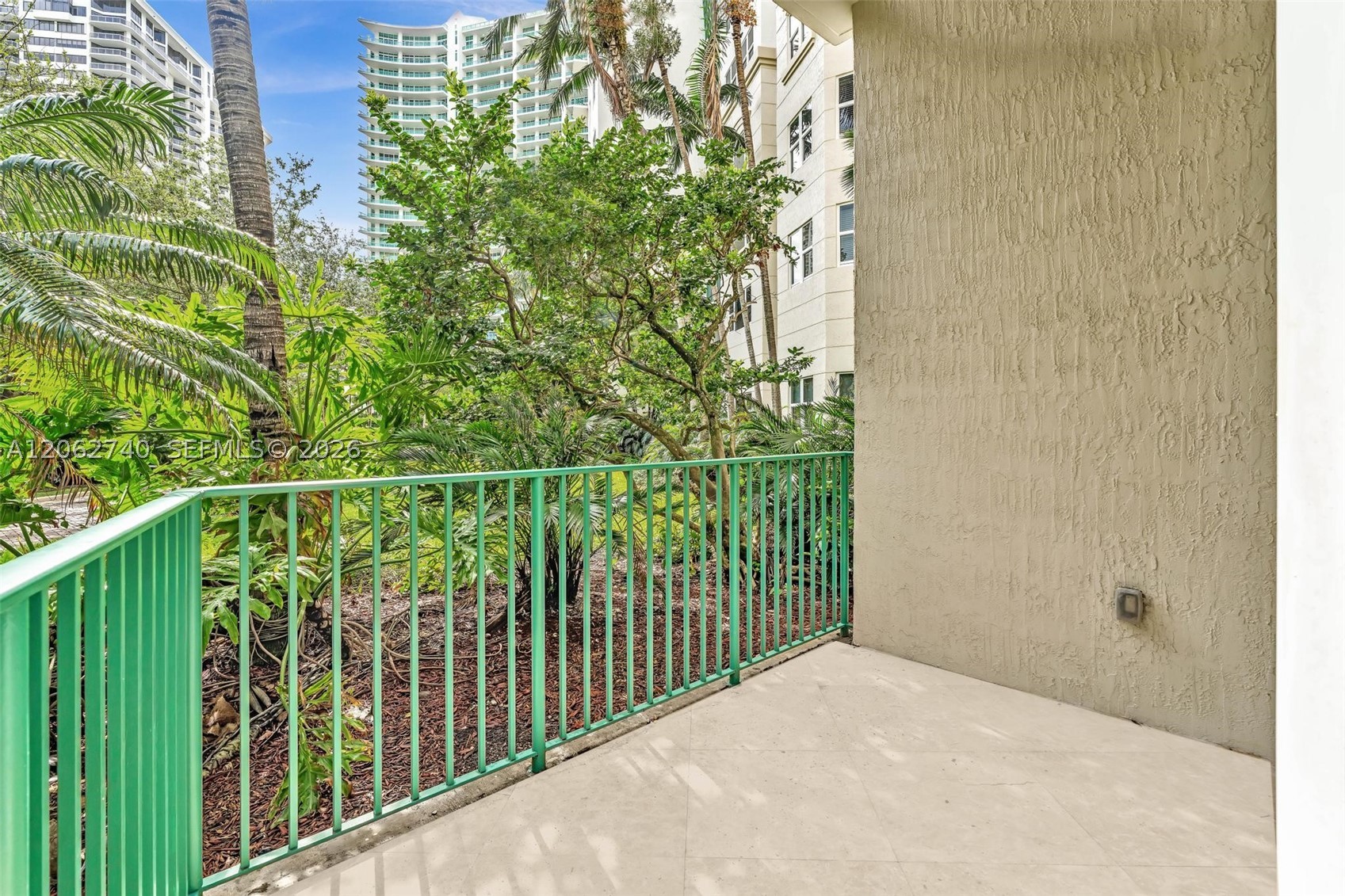 20000 E Country Club Dr #110, Aventura FL 33180