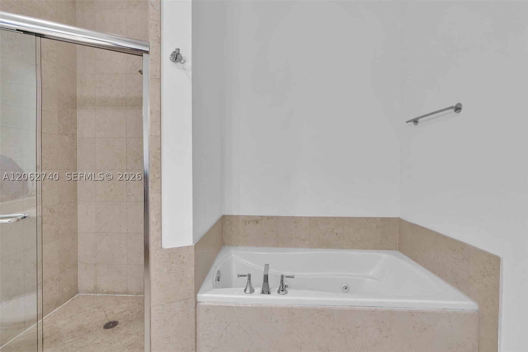 20000 E Country Club Dr #110, Aventura FL 33180