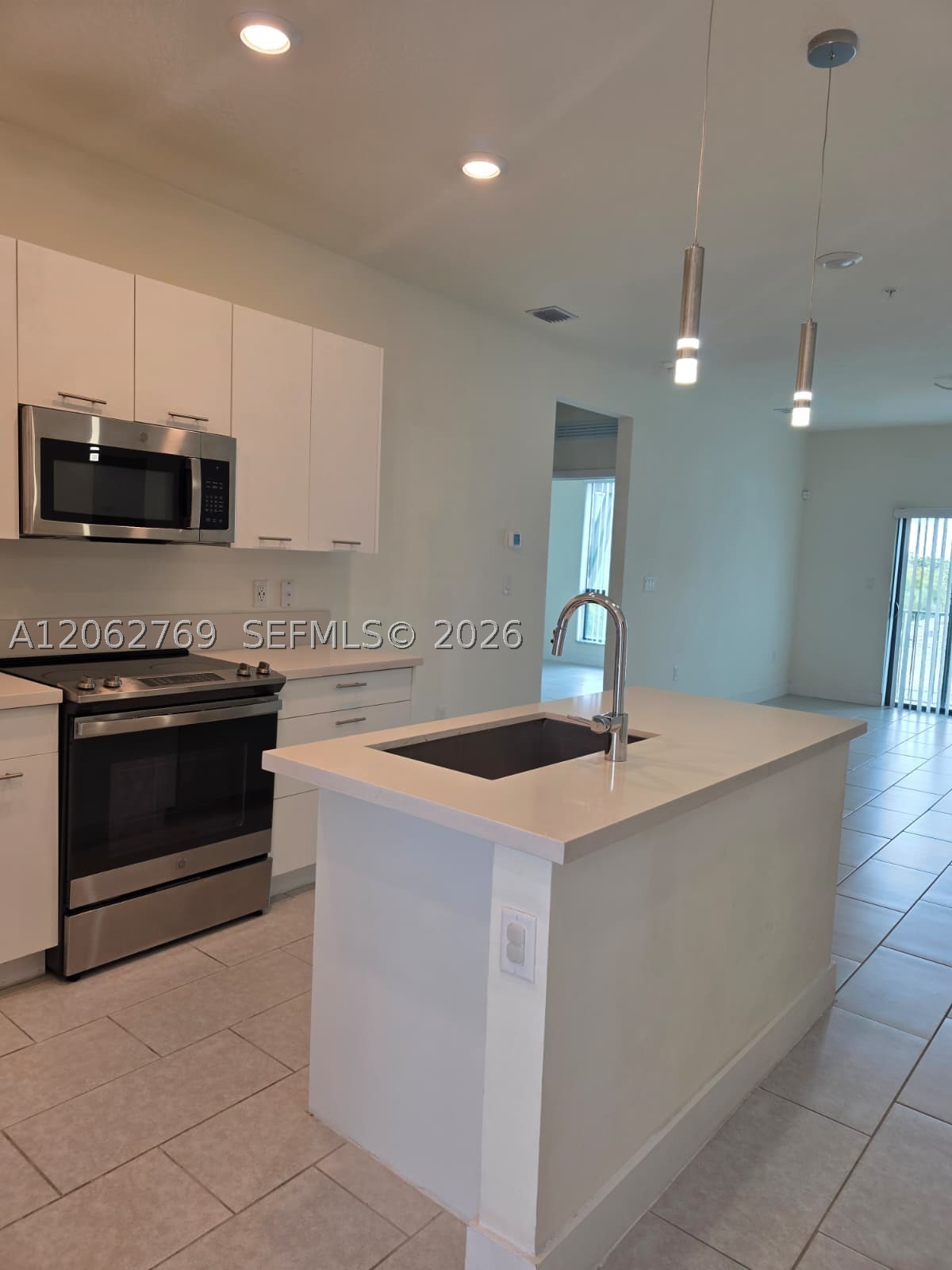 8167 NW 41st St #E-409, Doral FL 33166