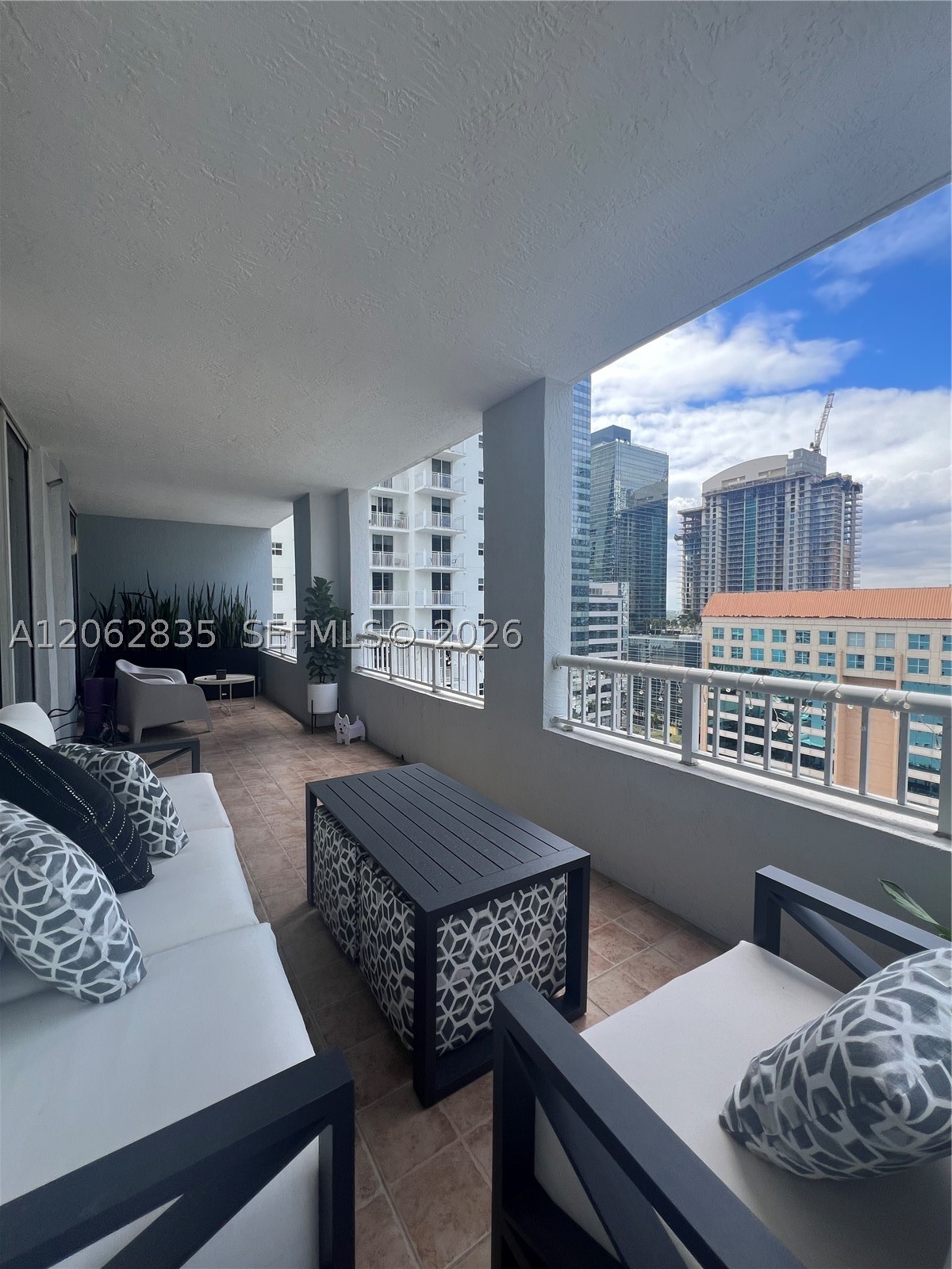 170 SE 14th St #2007, Miami FL 33131