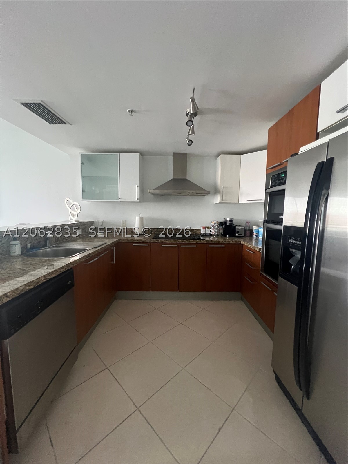 170 SE 14th St #2007, Miami FL 33131
