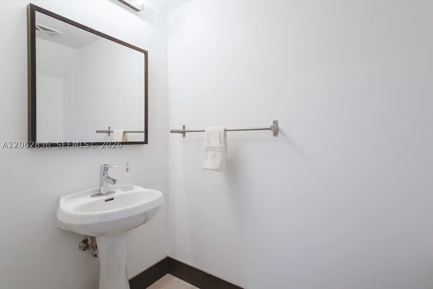 60 SW 13th St #3814, Miami FL 33130
