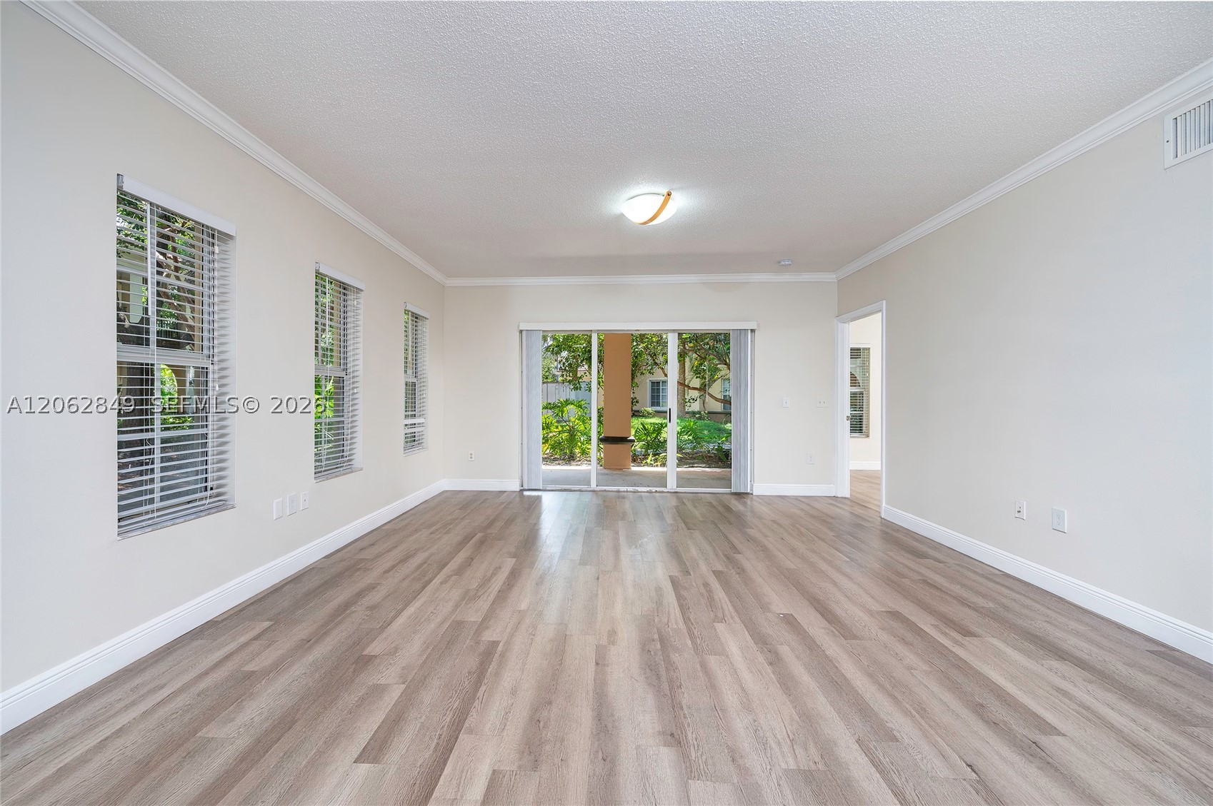 2482 Centergate Dr #101, Miramar FL 33025
