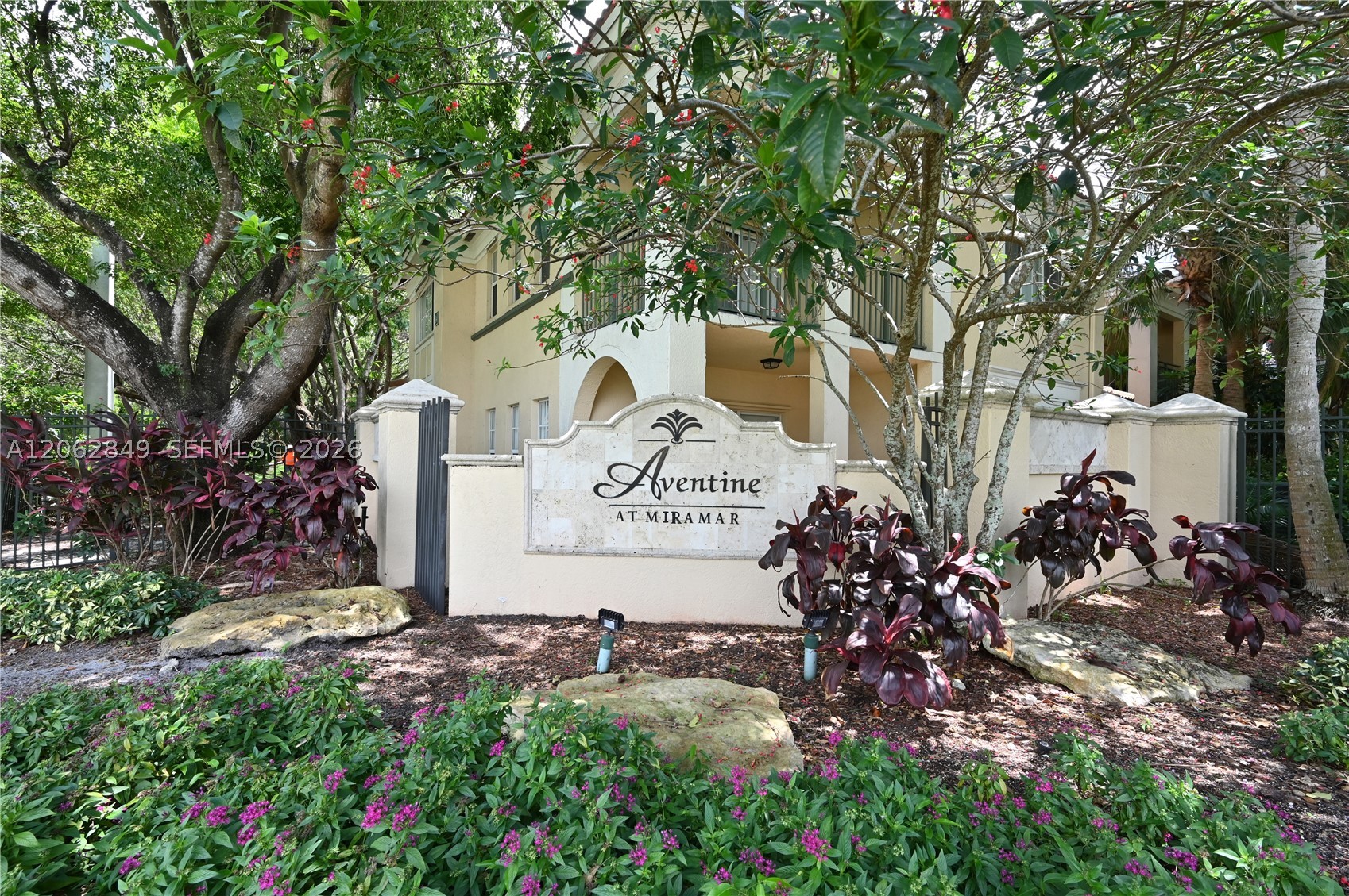 2482 Centergate Dr #101, Miramar FL 33025