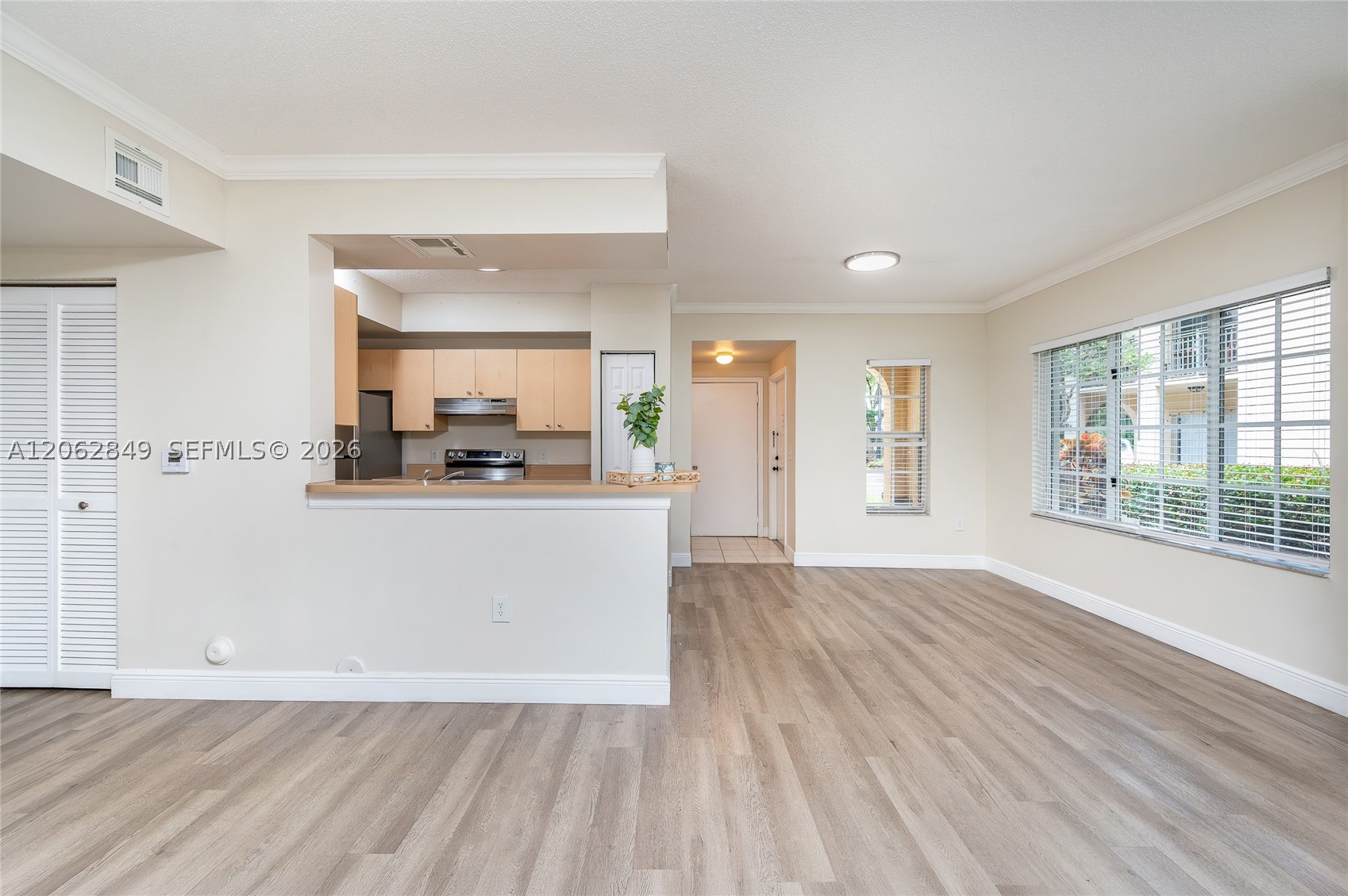 2482 Centergate Dr #101, Miramar FL 33025