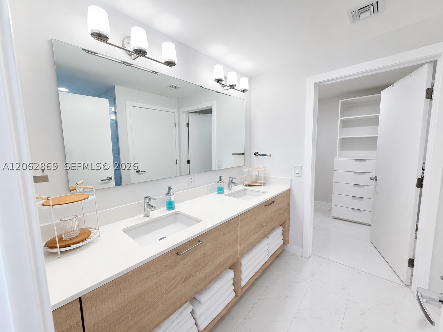16385 Biscayne Blvd #2007, North Miami Beach FL 33160