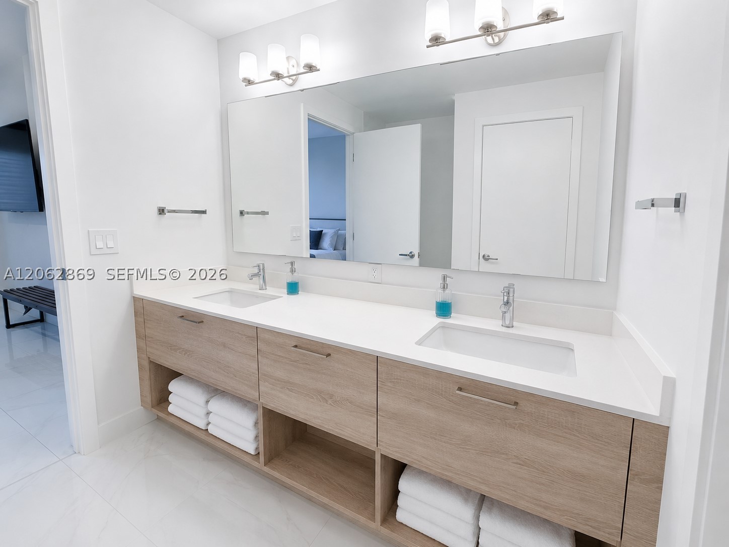 16385 Biscayne Blvd #2007, North Miami Beach FL 33160