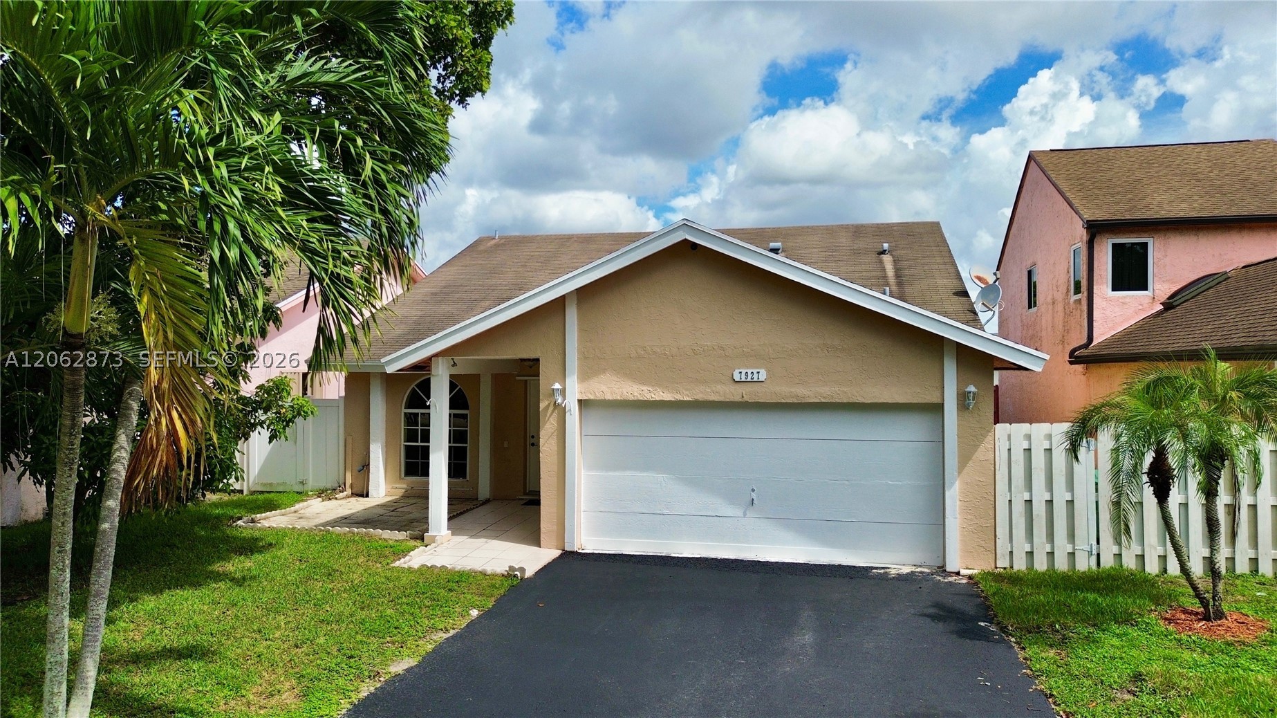 7927 NW 50th St, Lauderhill FL 33351