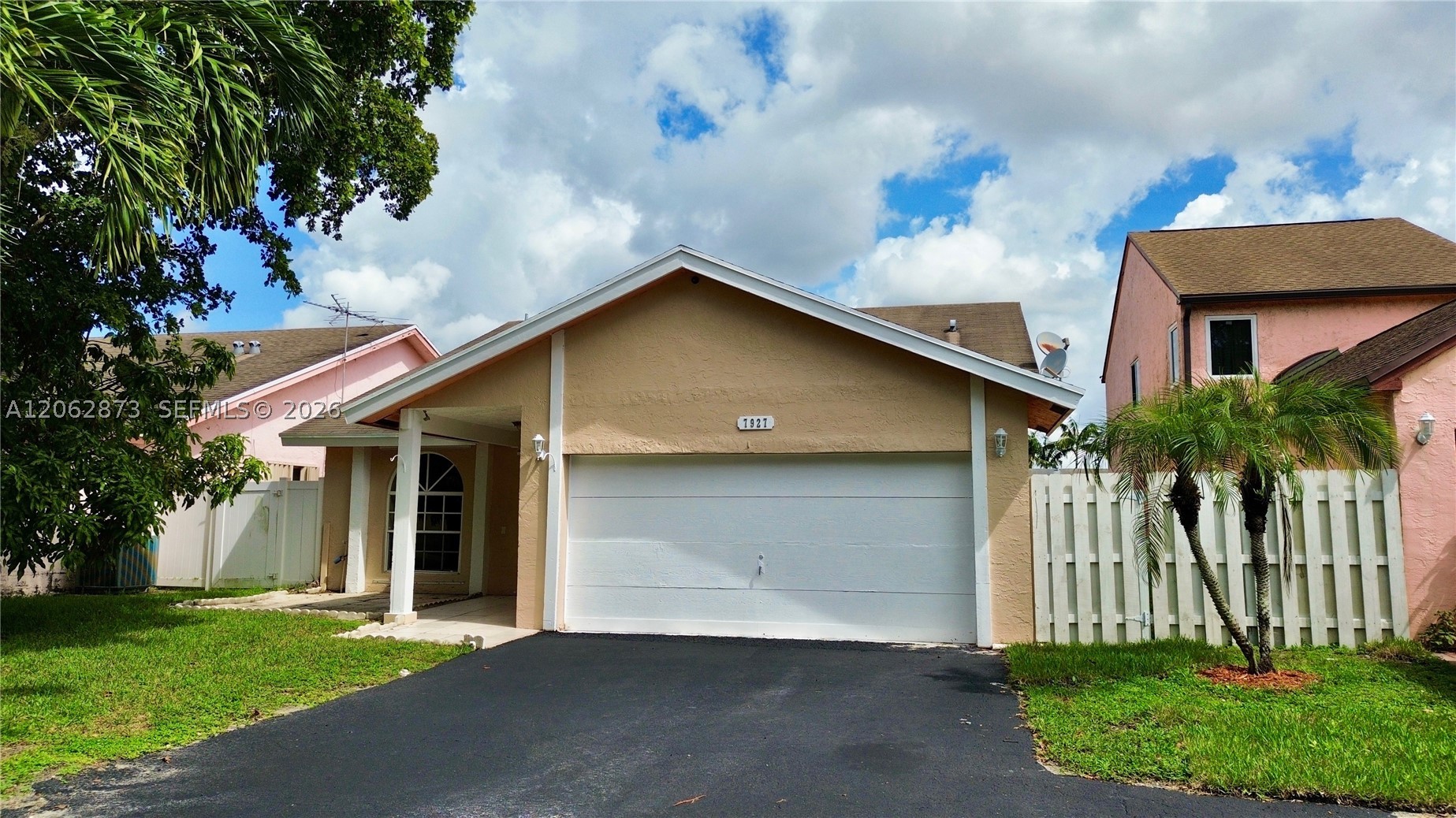 7927 NW 50th St, Lauderhill FL 33351