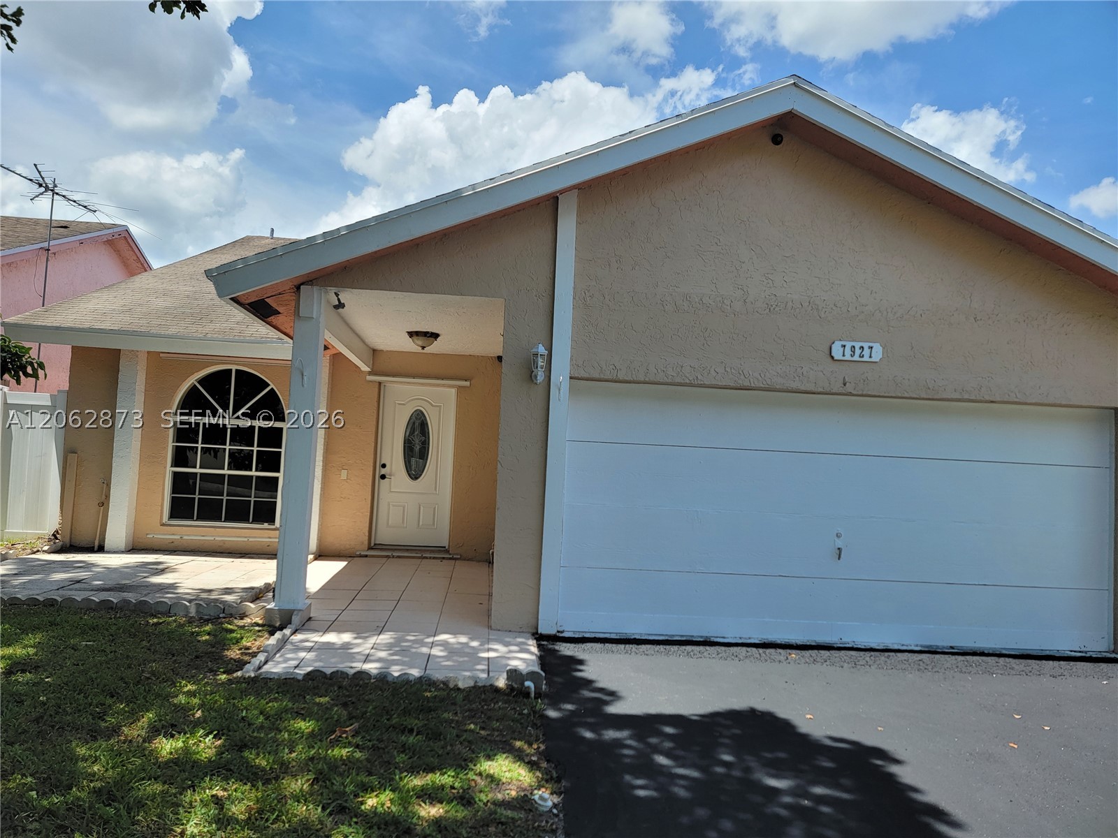 7927 NW 50th St, Lauderhill FL 33351