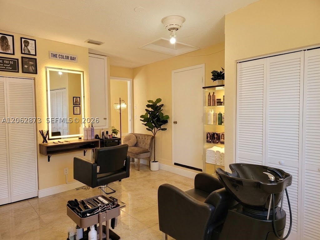 7927 NW 50th St, Lauderhill FL 33351