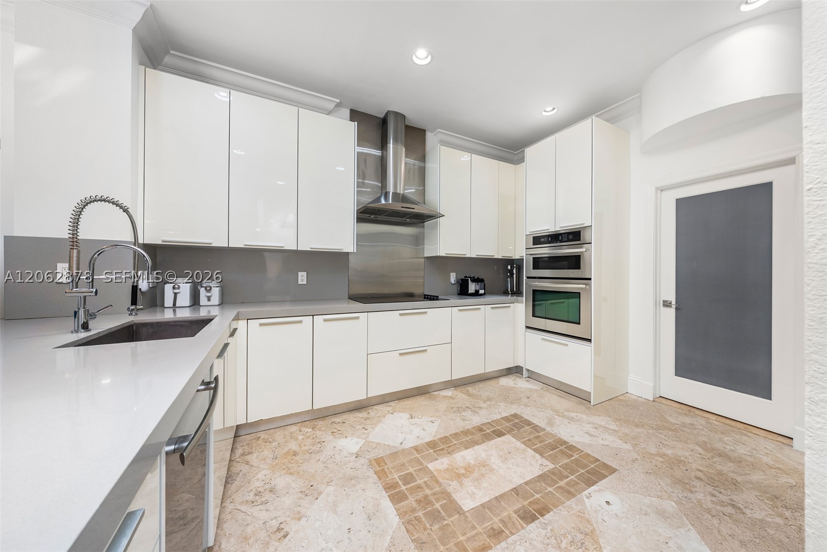 6 Coconut Ln, Key Biscayne FL 33149