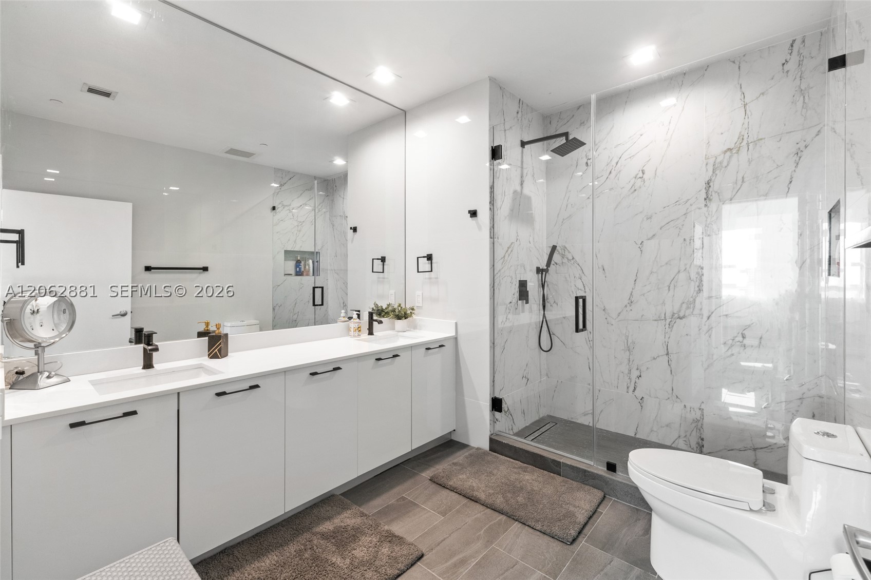 950 Brickell Bay Dr #5507, Miami FL 33131