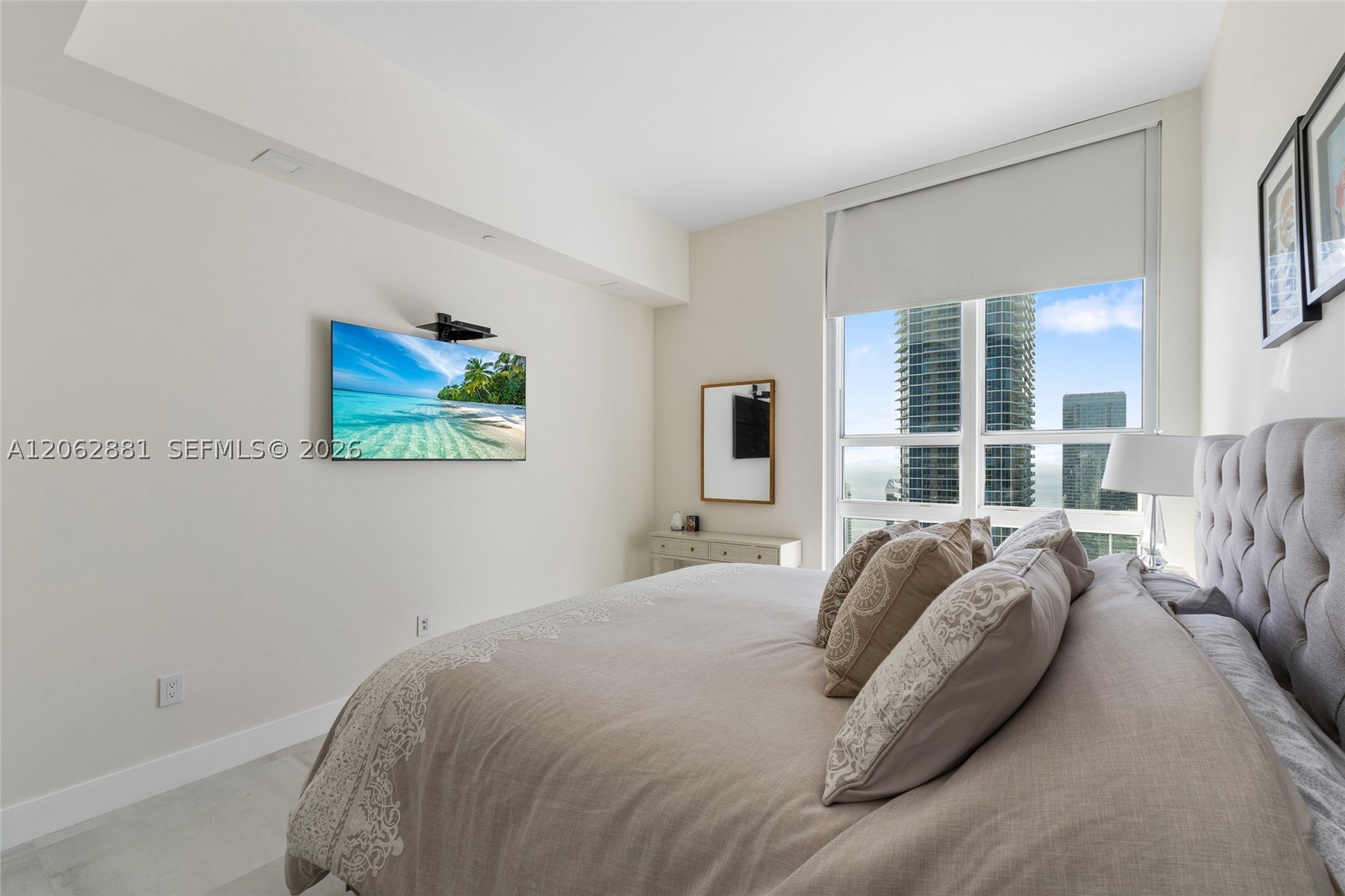 950 Brickell Bay Dr #5507, Miami FL 33131