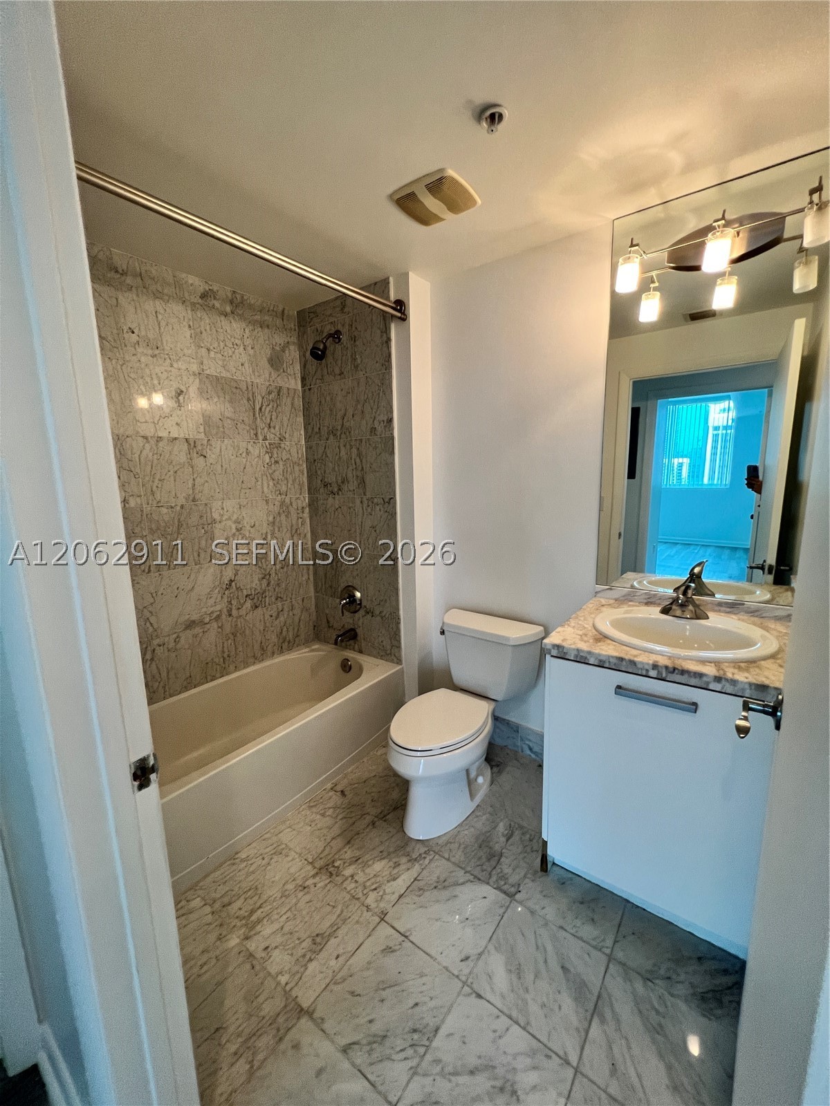 244 Biscayne Blvd #2609, Miami FL 33132