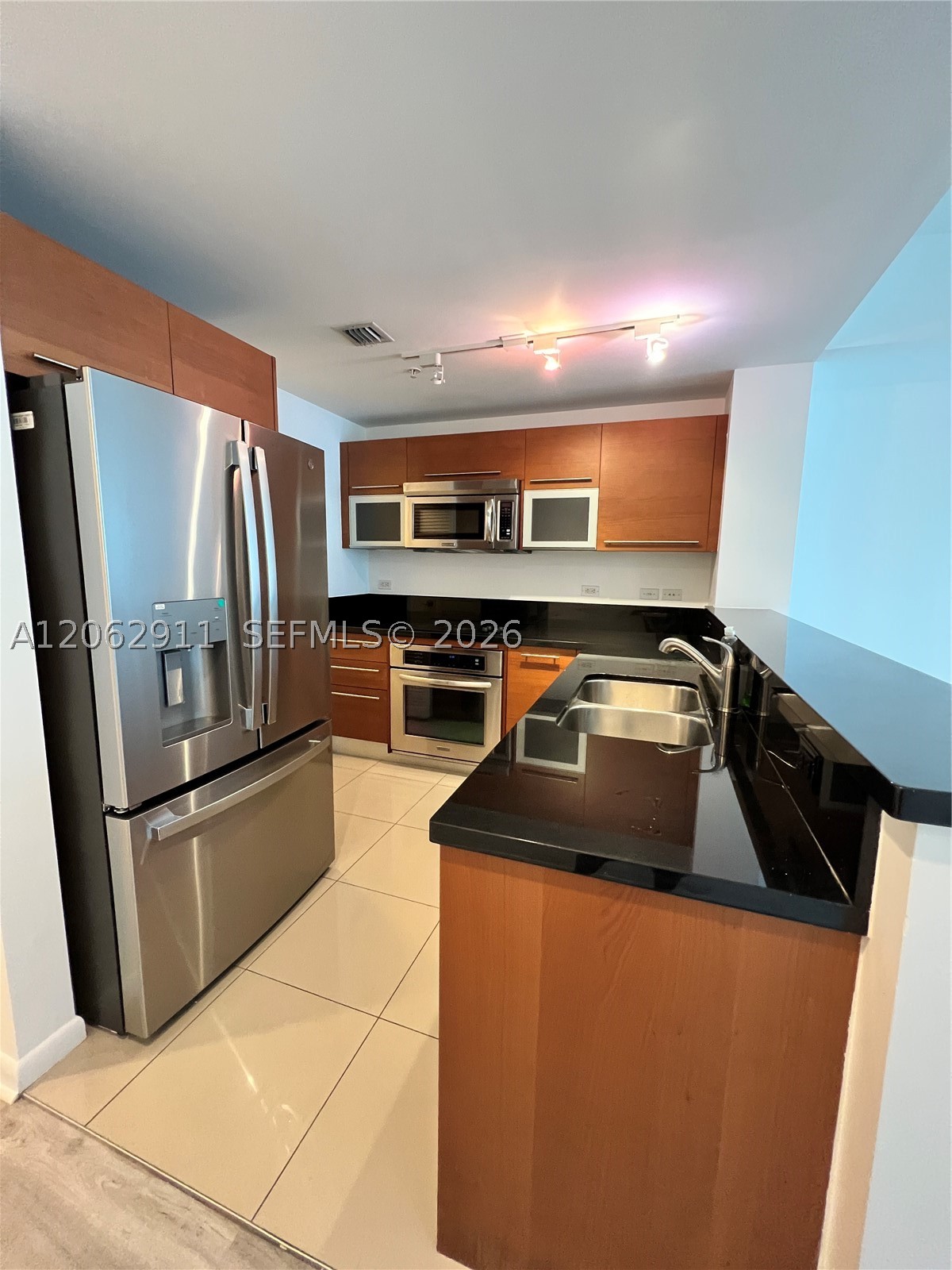 244 Biscayne Blvd #2609, Miami FL 33132