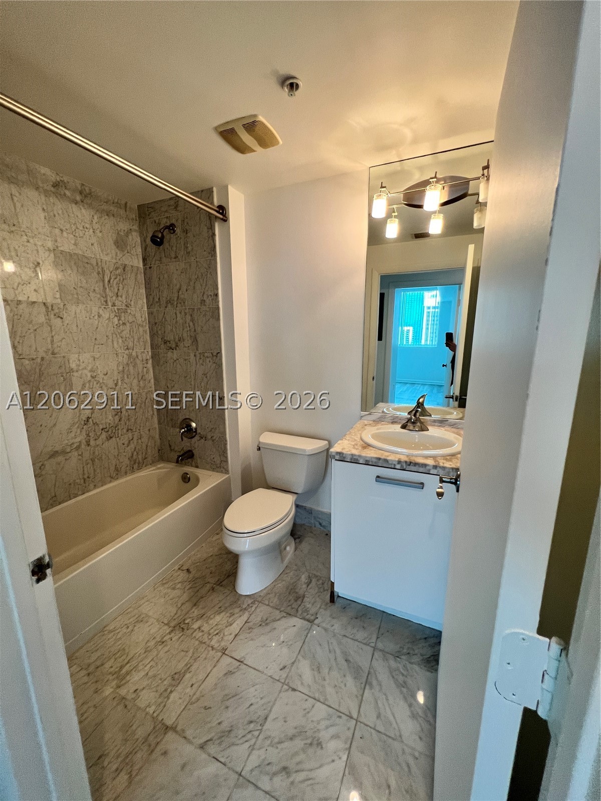244 Biscayne Blvd #2609, Miami FL 33132