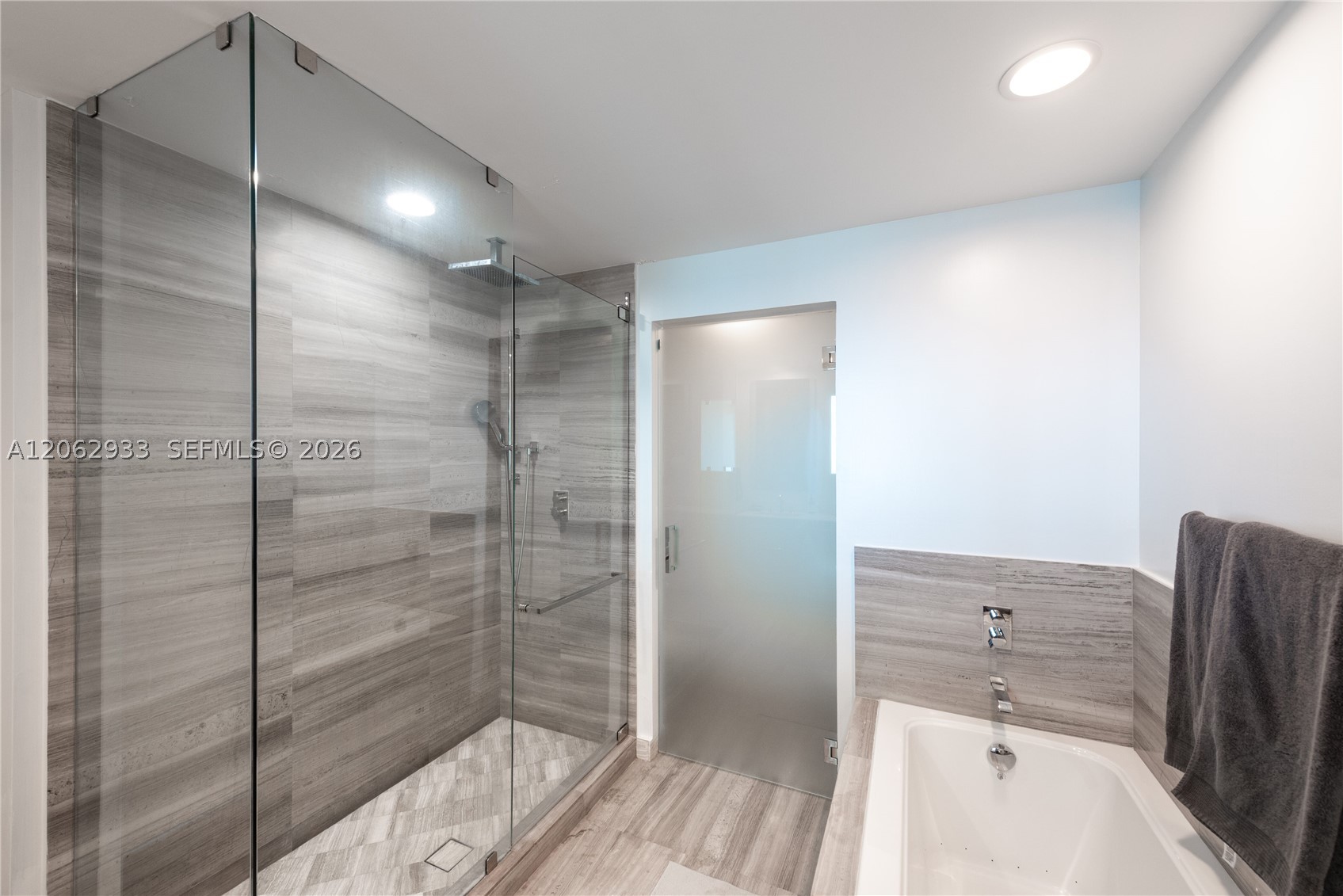 360 Ocean Dr #904S, Key Biscayne FL 33149